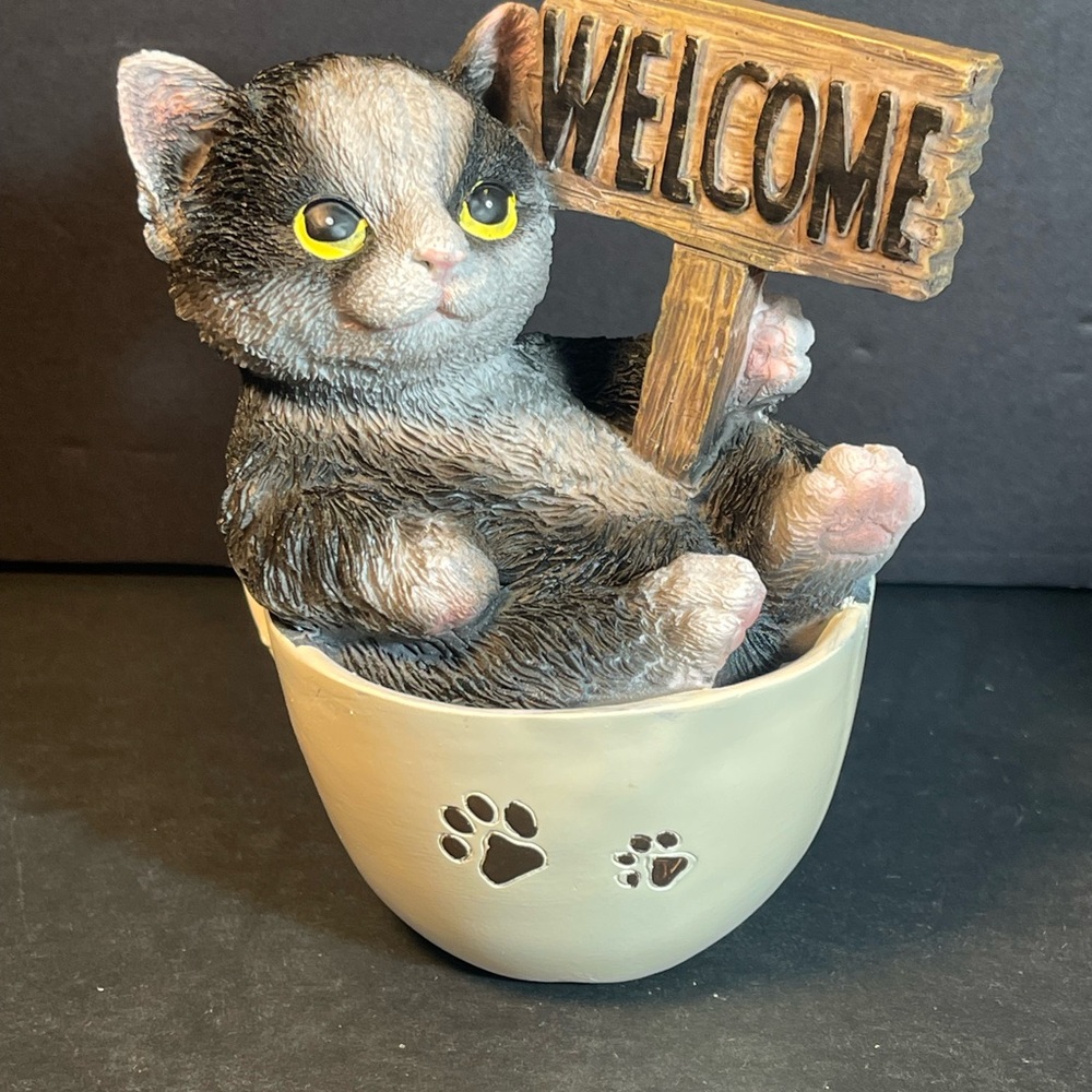 Hi-Line Gift Gray/White Kitten In Teacup With Paw Prints Resin Figurine T74